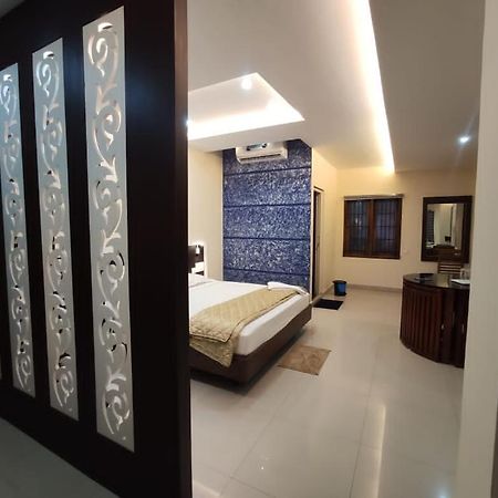 Issacs Regency Sultan Bathery Exterior foto