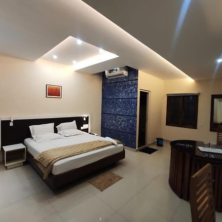 Issacs Regency Sultan Bathery Exterior foto