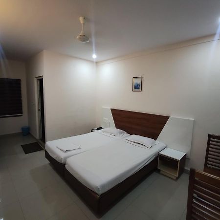 Issacs Regency Sultan Bathery Exterior foto