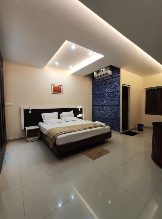 Issacs Regency Sultan Bathery Exterior foto