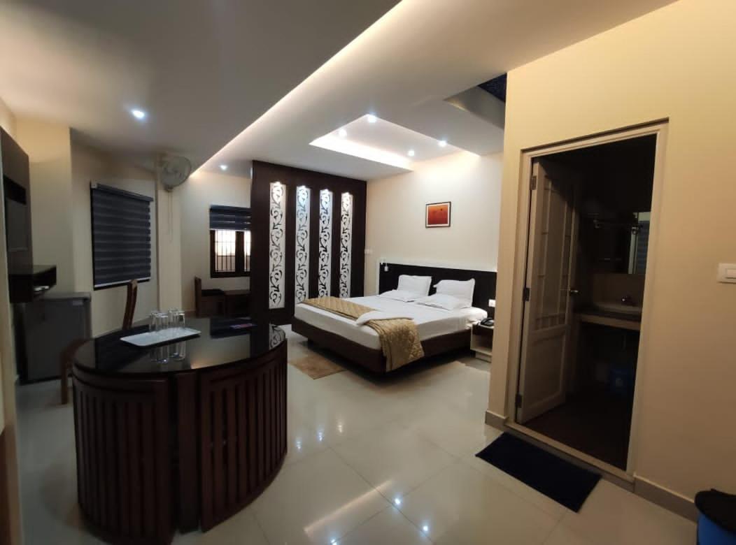 Issacs Regency Sultan Bathery Exterior foto
