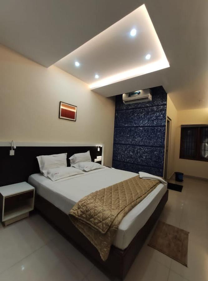 Issacs Regency Sultan Bathery Exterior foto