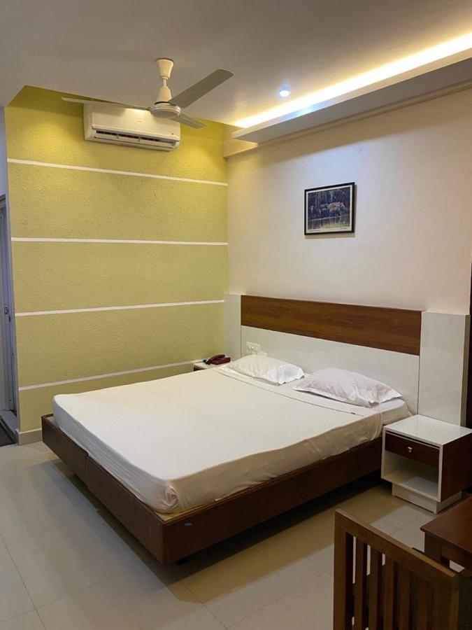 Issacs Regency Sultan Bathery Exterior foto