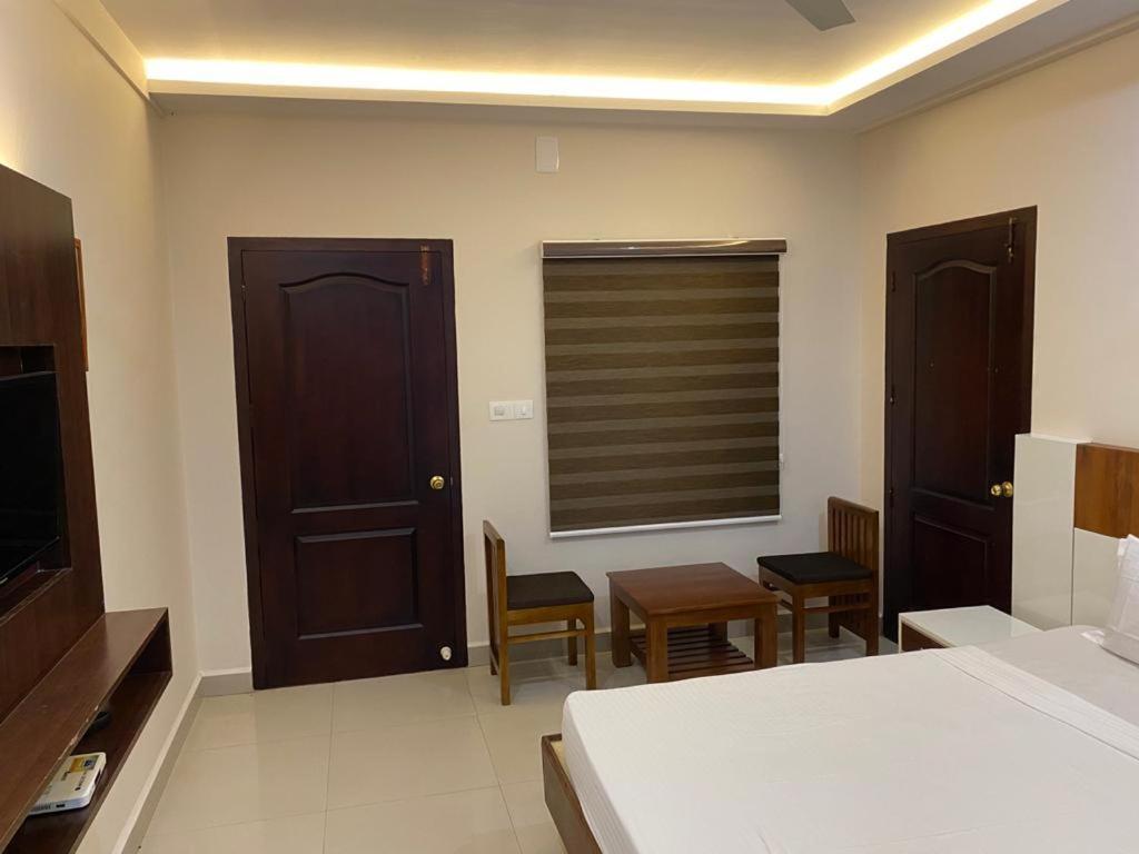Issacs Regency Sultan Bathery Exterior foto
