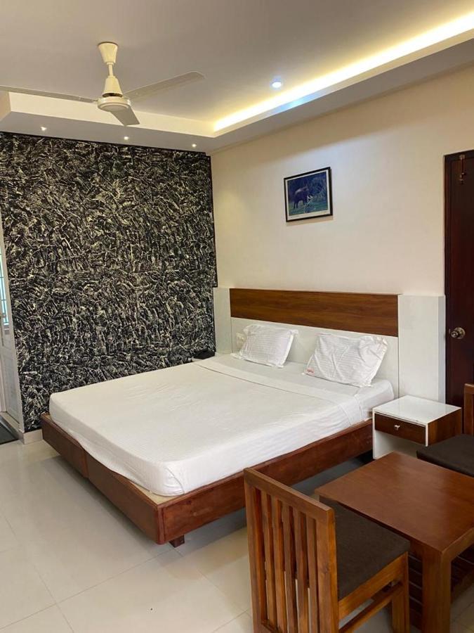 Issacs Regency Sultan Bathery Exterior foto