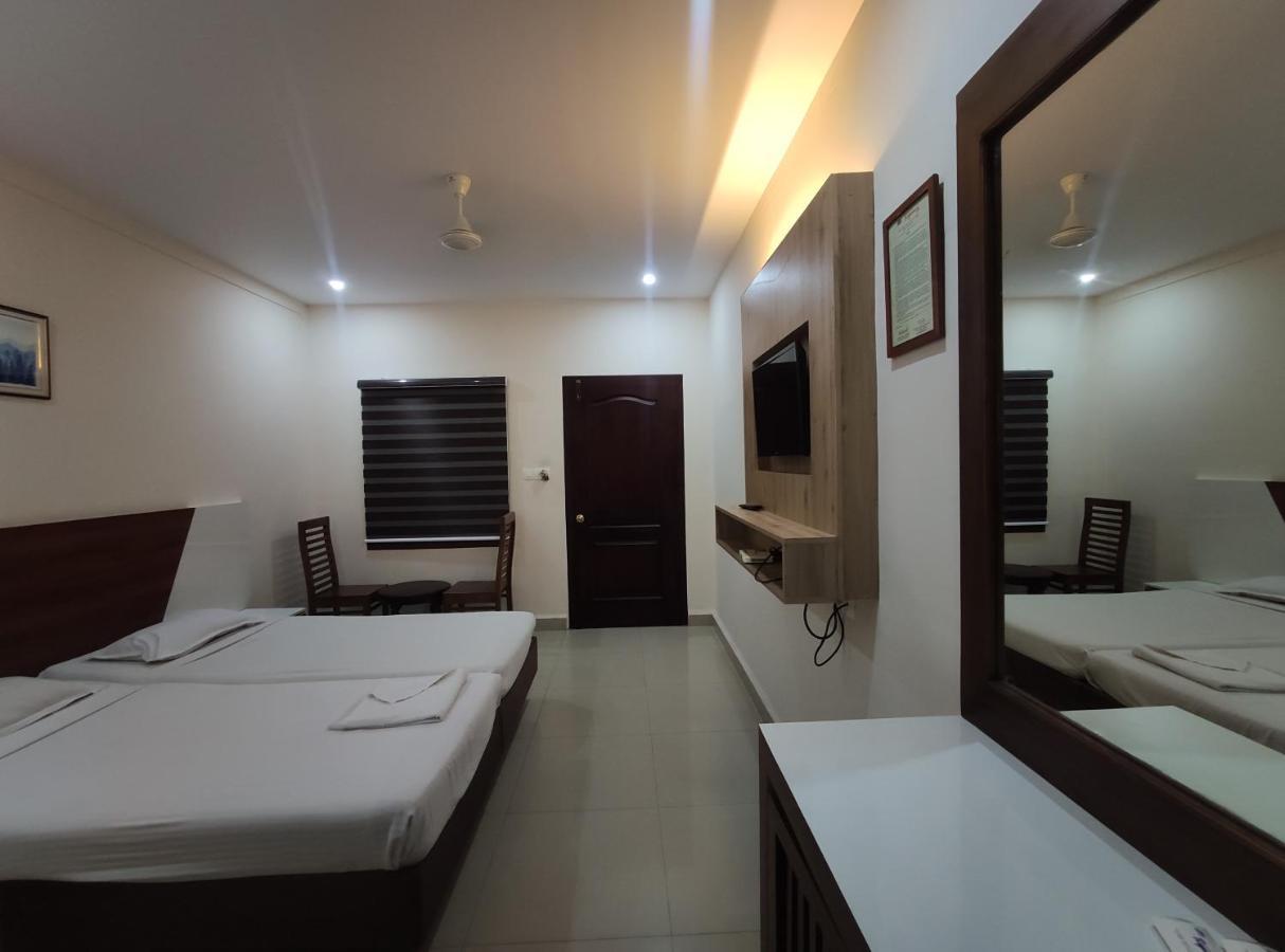Issacs Regency Sultan Bathery Exterior foto