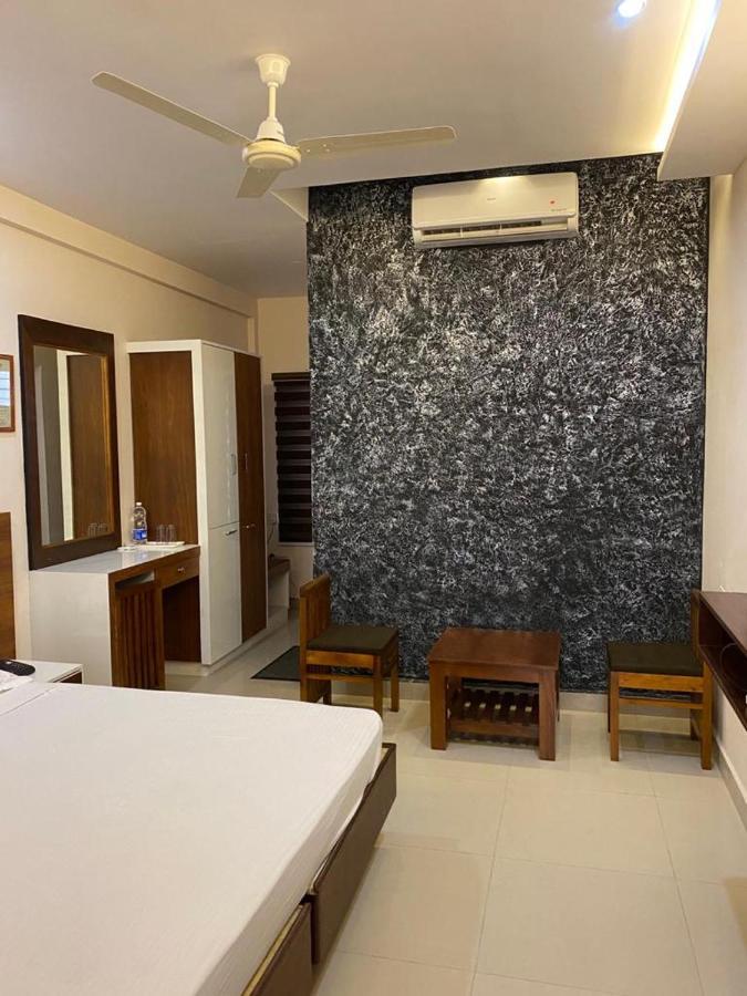 Issacs Regency Sultan Bathery Exterior foto