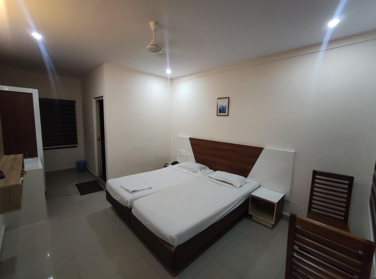 Issacs Regency Sultan Bathery Exterior foto